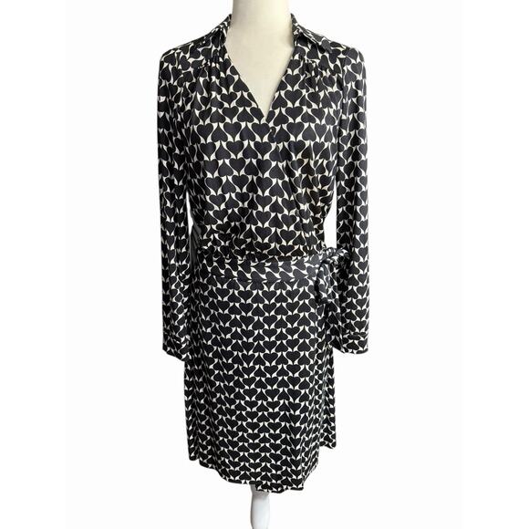 DIANE VON FURSTENBERG Blaine Heart Trail Small Wrap-Front Mini Dress Black 6 DIANE VON FURSTENBERG Blaine Heart Trail Small Wrap-Front Mini Dress Black 6